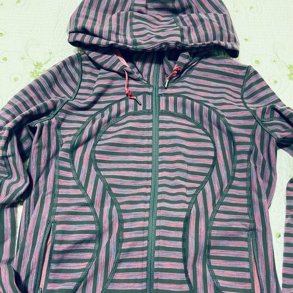 Lululemon Vintage Stride Jacket Size 8. - Picture 2 of 4